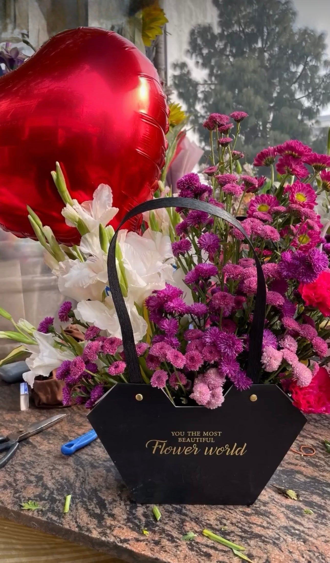 Premium Fresh Flowers Luxe Bouquet Basket (Only deliverable in Delhi/NCR)