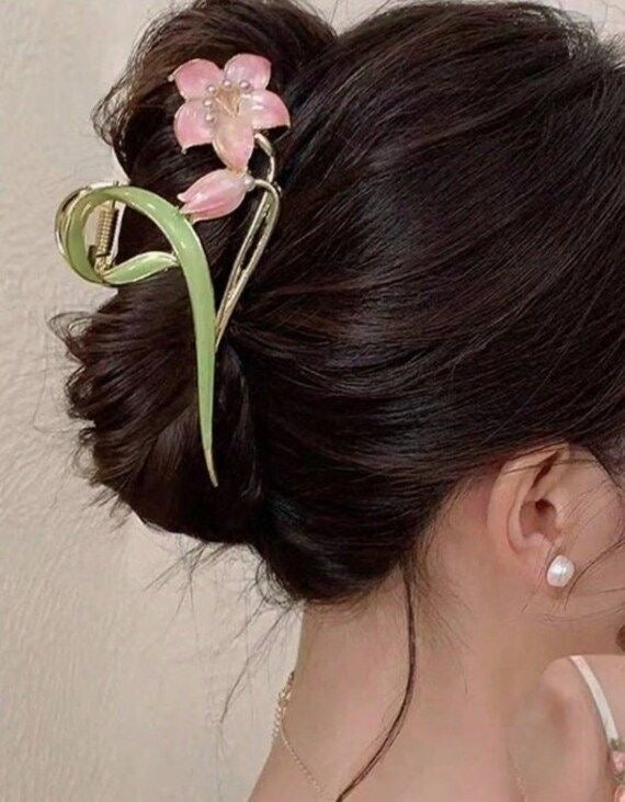 Elegant Flower Shape Hairclip / Clutcher / Claw (Any random color will come)