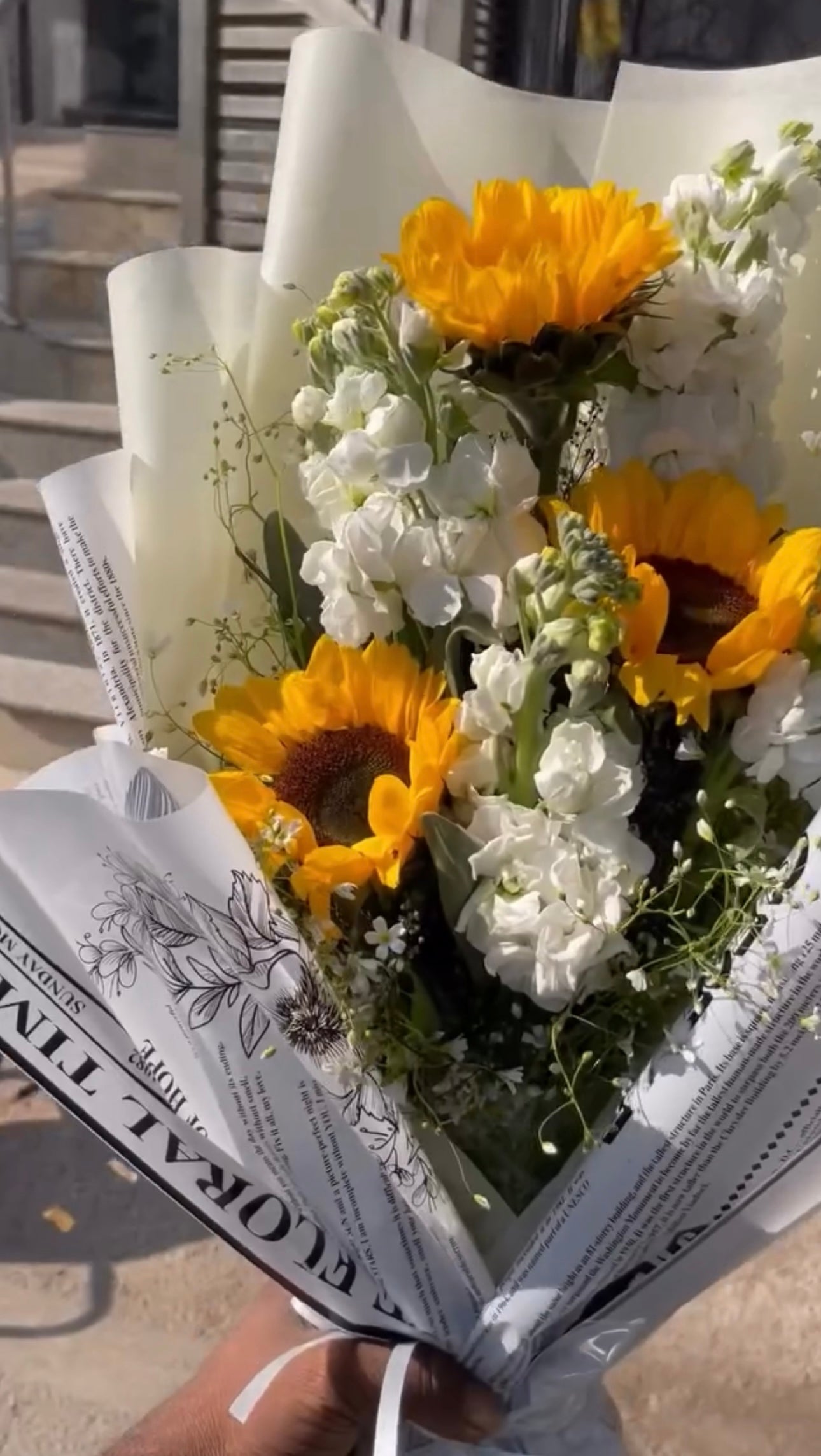 Premium Fresh Flowers Bouquet with Korean Sheets (Only deliverable in Delhi/NCR)
