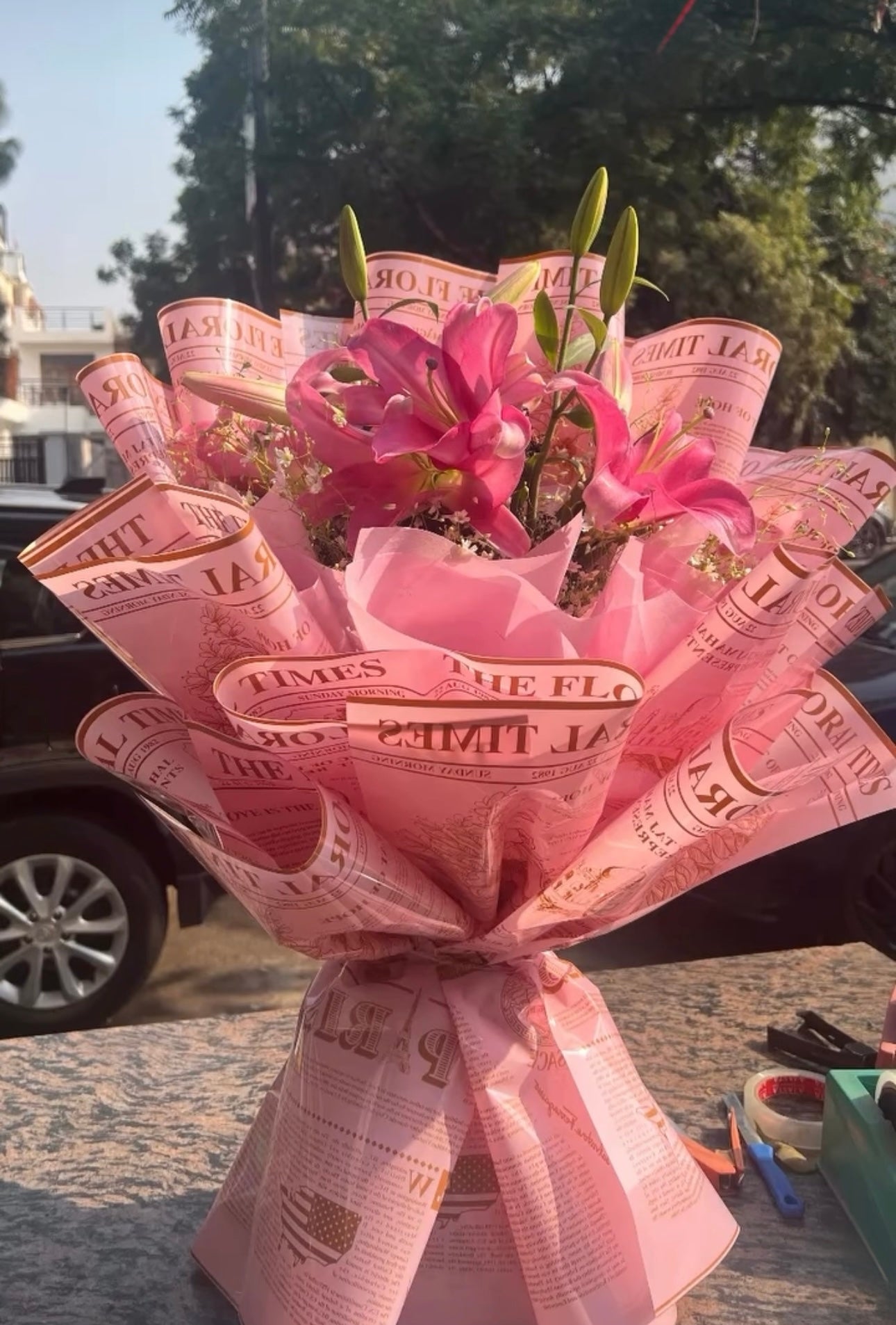 Premium Fresh Flowers Luxe Bouquet Basket (Only deliverable in Delhi/NCR)