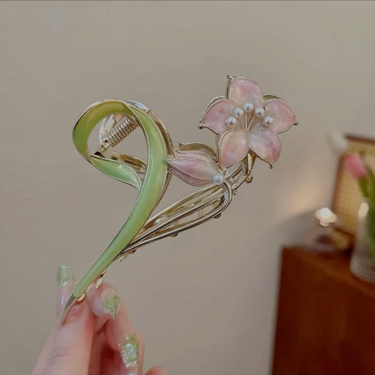Elegant Flower Shape Hairclip / Clutcher / Claw (Any random color will come)