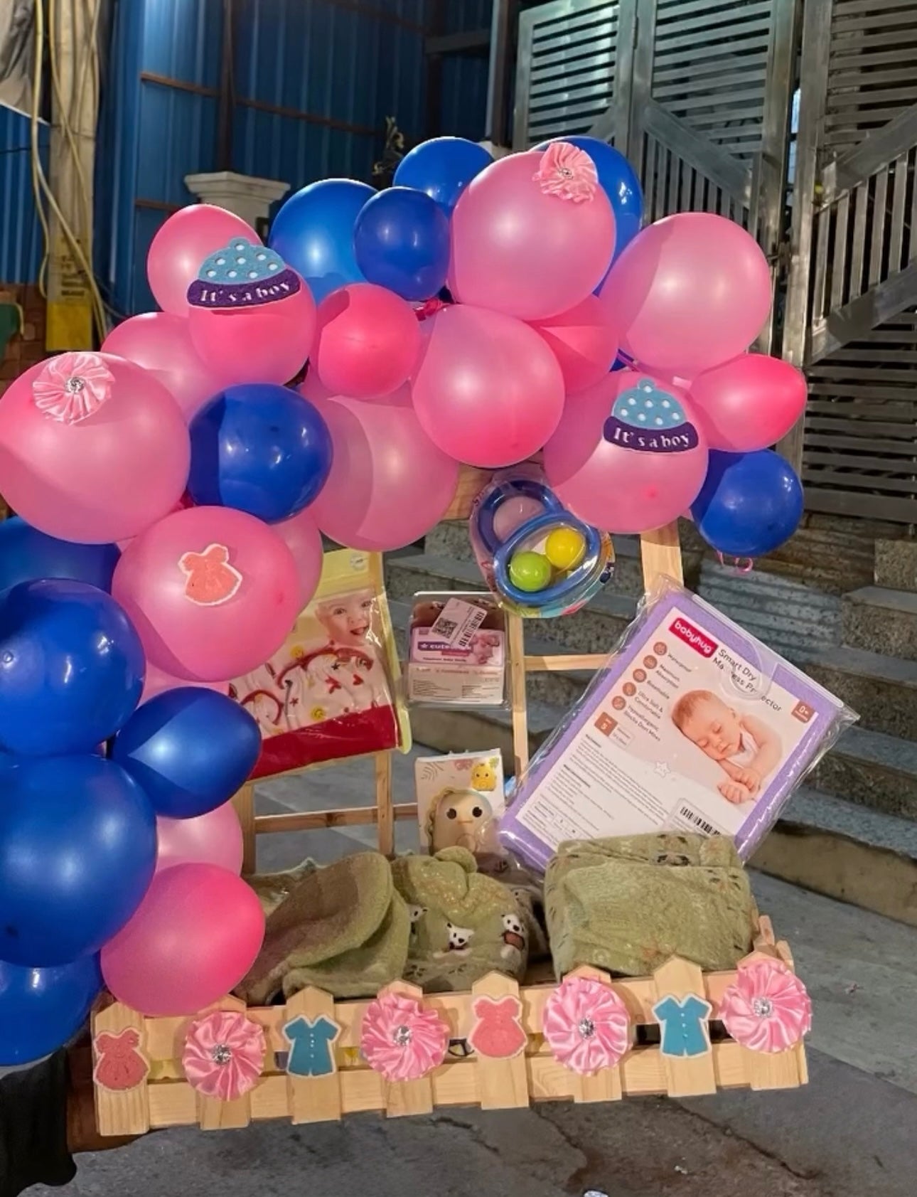 Premium Balloon Baby Gift Basket (Only deliverable in Delhi/NCR)