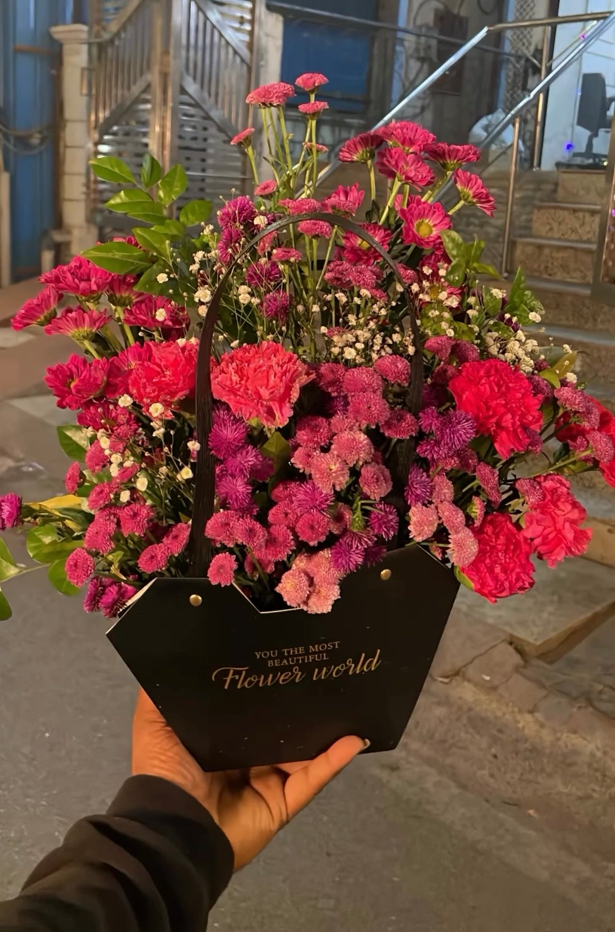 Premium Fresh Flowers Luxe Bouquet Basket (Only deliverable in Delhi/NCR)