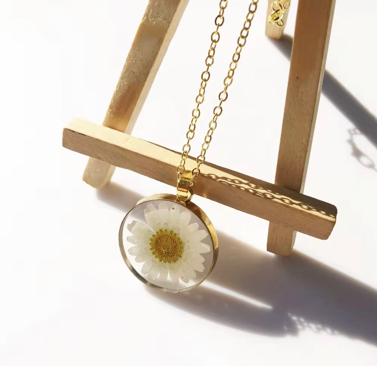 Pendants with Real Pressed Daisy Flower