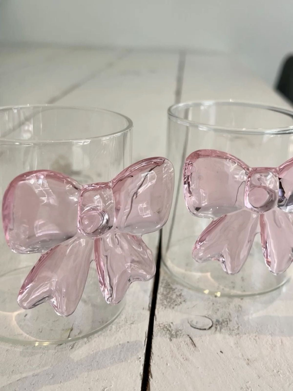 Exquisite Pink Bow Glass