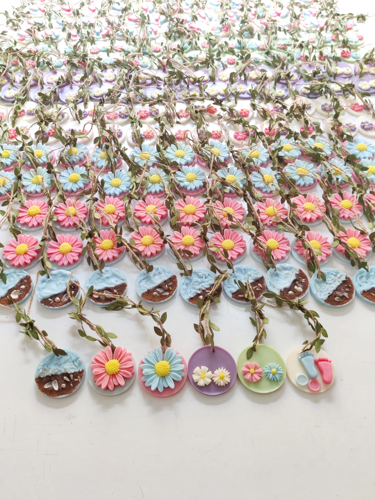 Daisy Candles Return Favours with Net Packaging & Personalised Tags