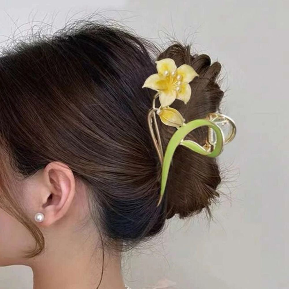 Elegant Flower Shape Hairclip / Clutcher / Claw (Any random color will come)