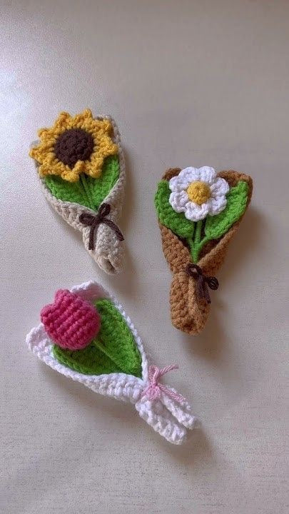 Cute Crochet Mini Bouquet Keychain