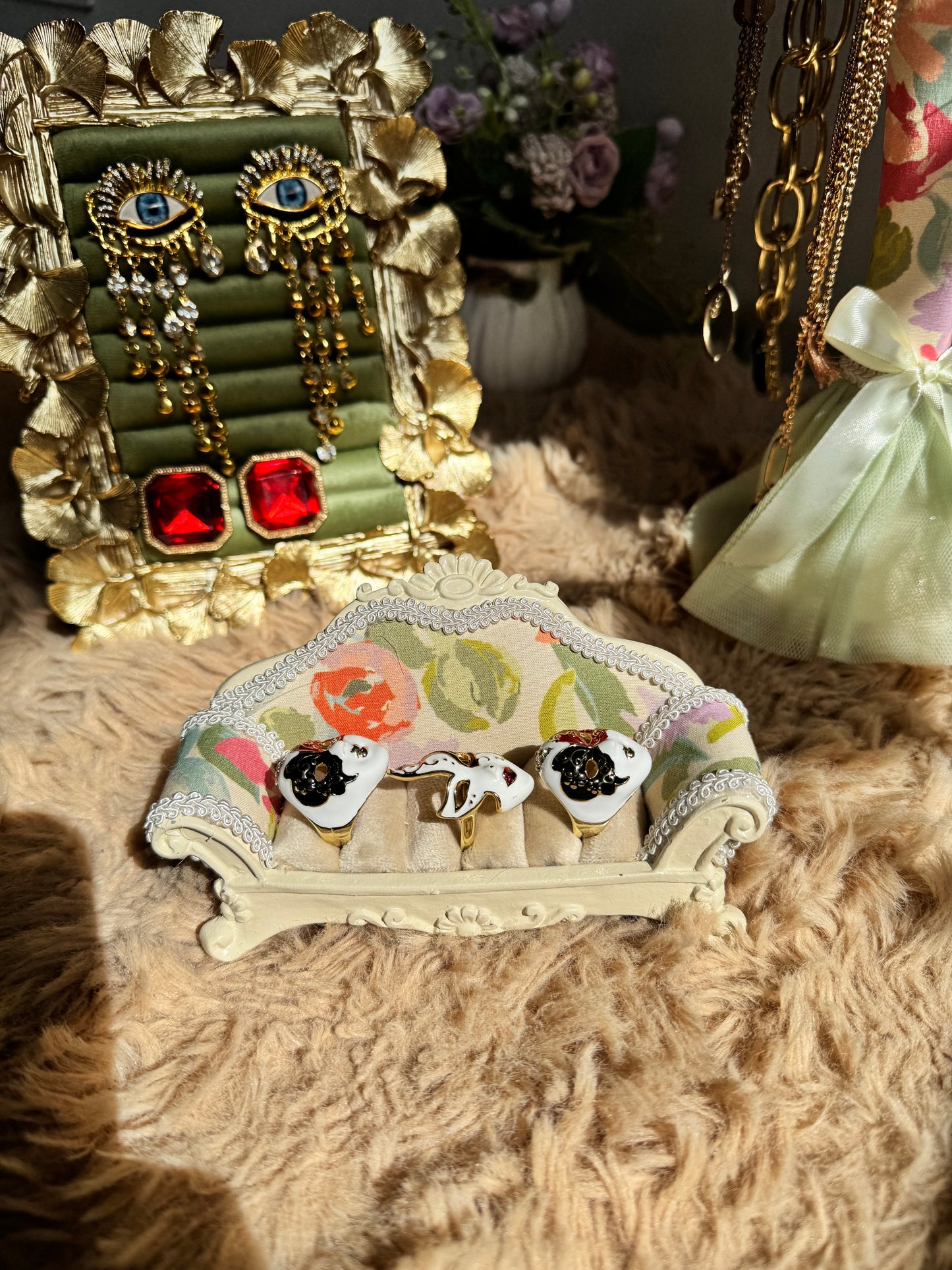 Exclusive Premium Woman Mannequin, Sofa, Stilettos & Ginkgo Frame - Jewelry Display Set of 4