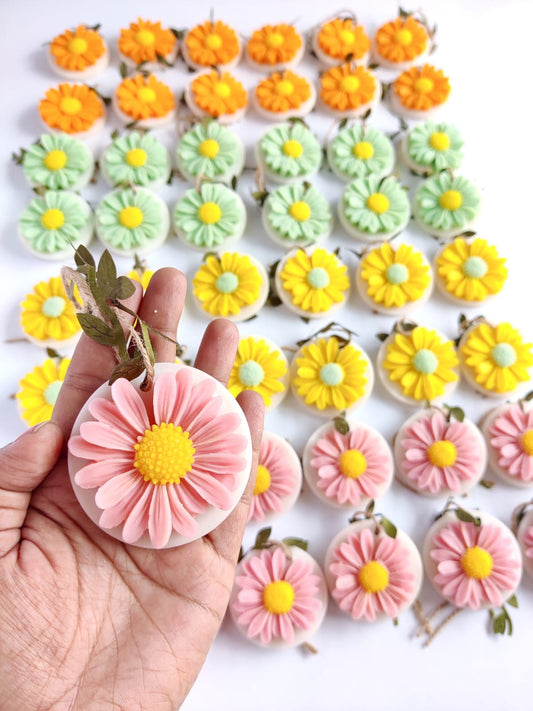 Daisy Candles Return Favours with Net Packaging & Personalised Tags