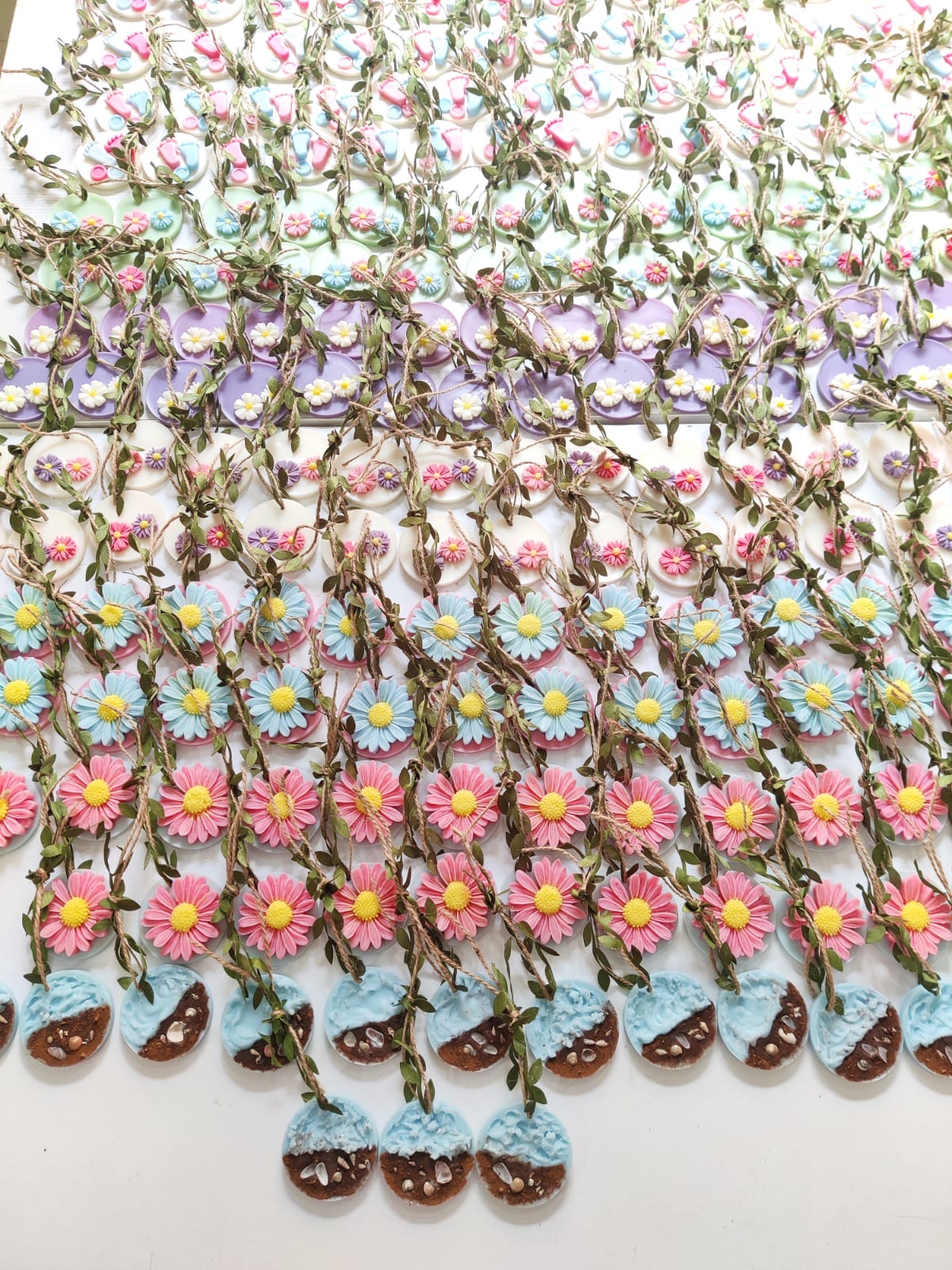 Daisy Candles Return Favours with Net Packaging & Personalised Tags
