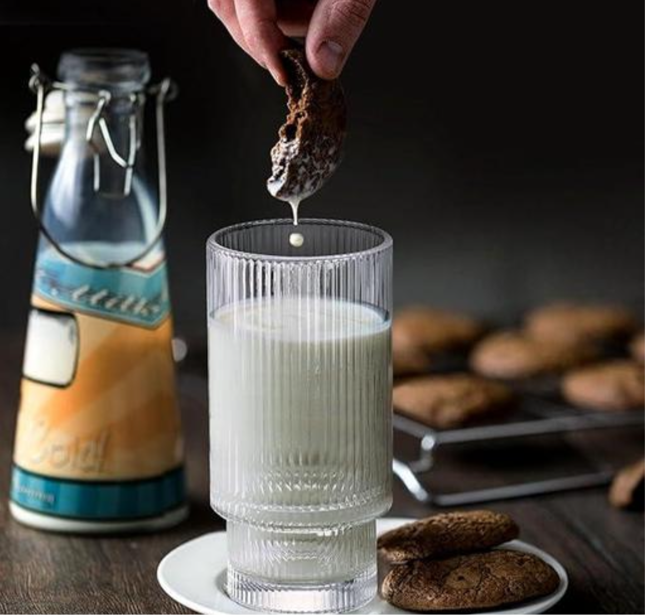 Ribbed Glass Cup with Lid & Straw