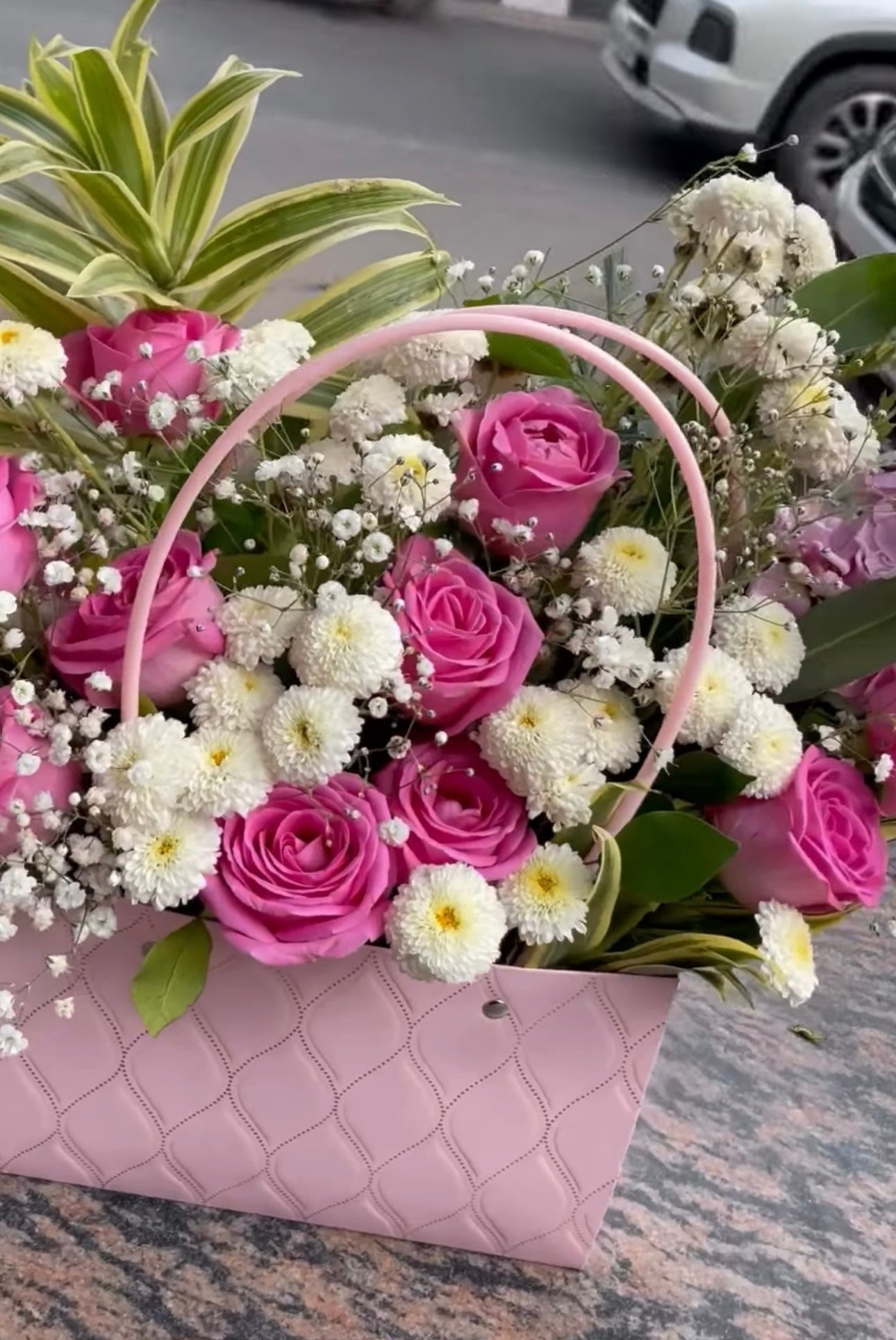Premium Fresh Flowers Luxe Bouquet Basket (Only deliverable in Delhi/NCR)