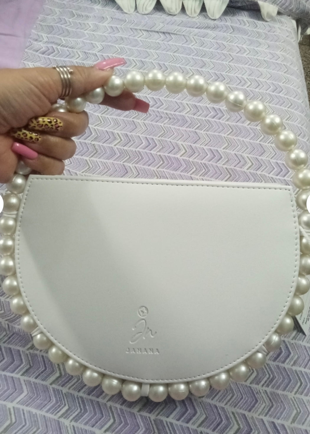 Elegant Halo Handbag with Pearls Detailing