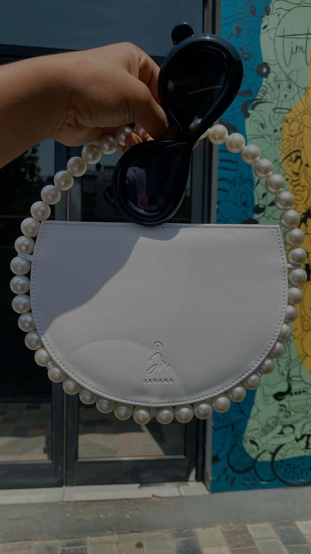 Elegant Halo Handbag with Pearls Detailing