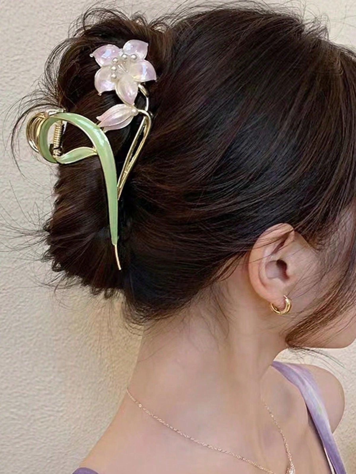 Elegant Flower Shape Hairclip / Clutcher / Claw (Any random color will come)