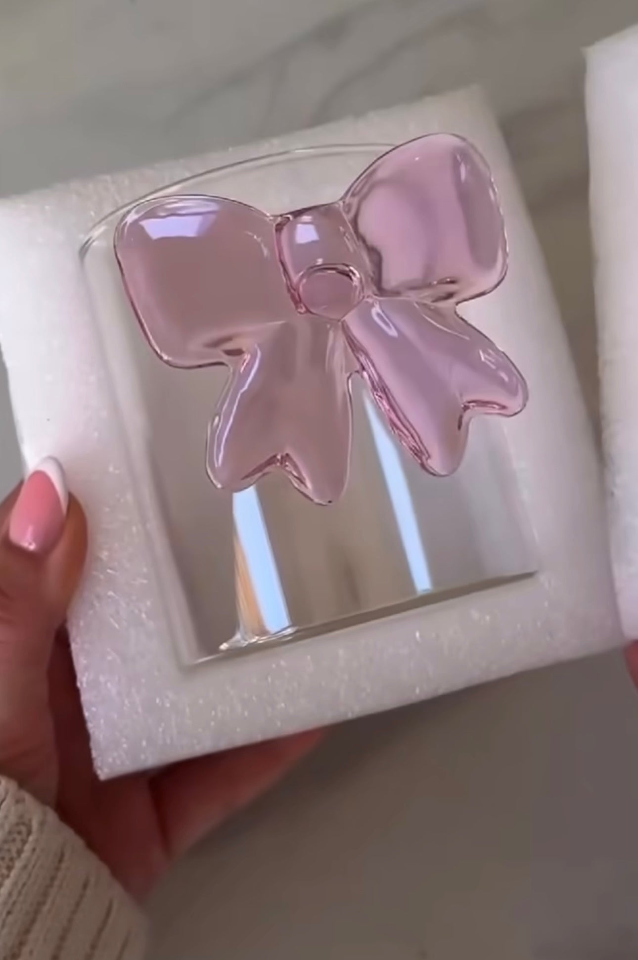 Exquisite Pink Bow Glass