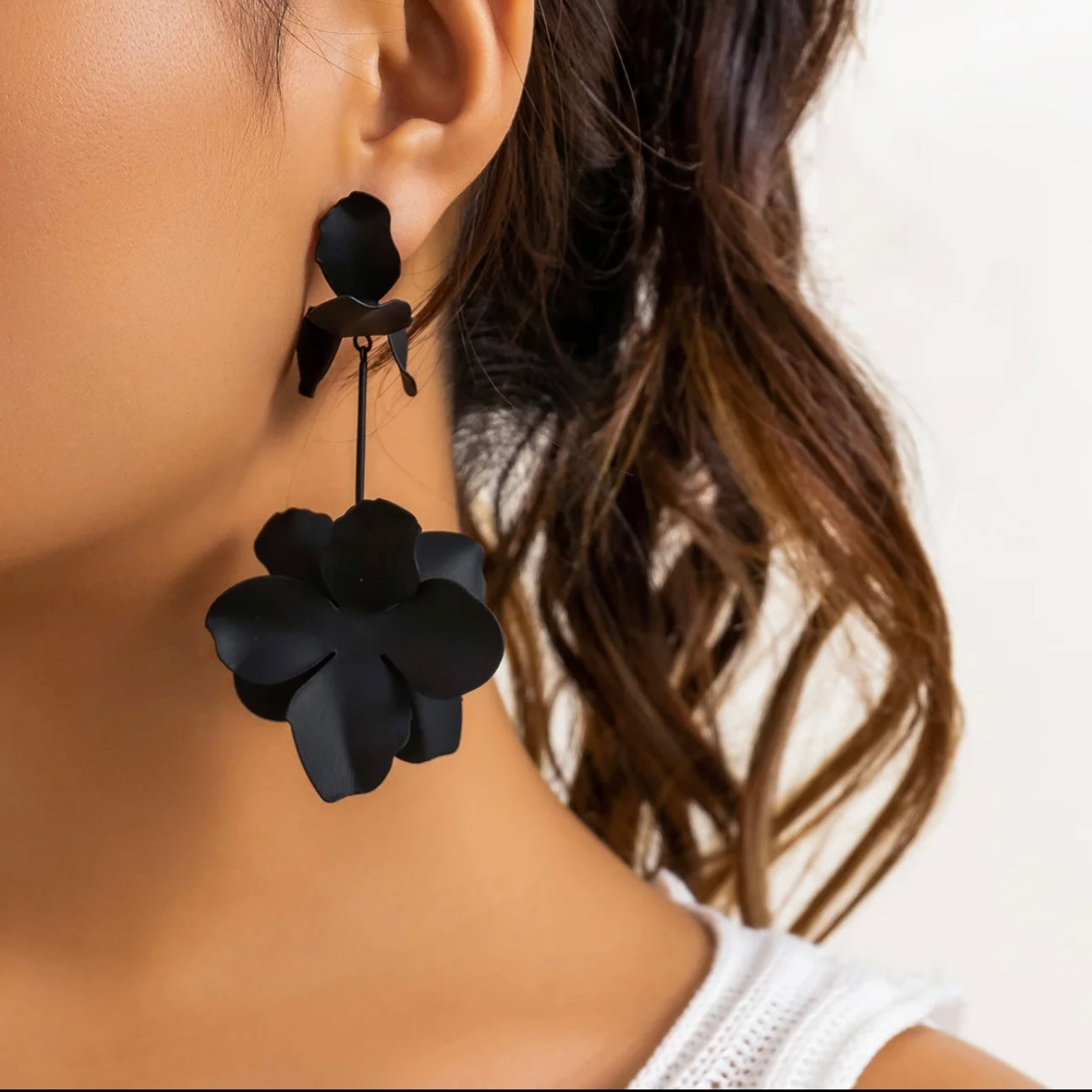 Retro Fashion Metal Flower Earrings