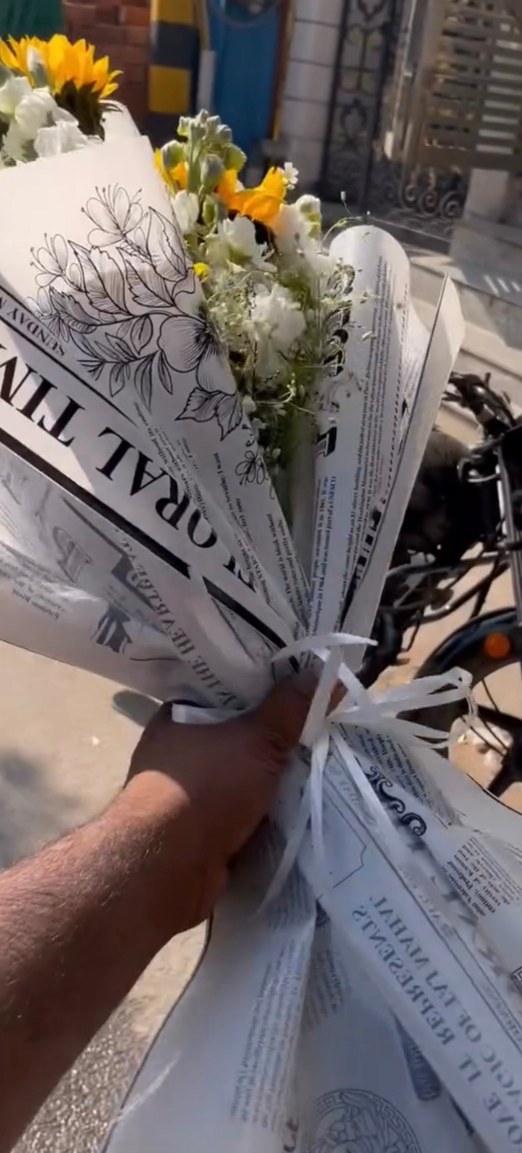 Premium Fresh Flowers Bouquet with Korean Sheets (Only deliverable in Delhi/NCR)
