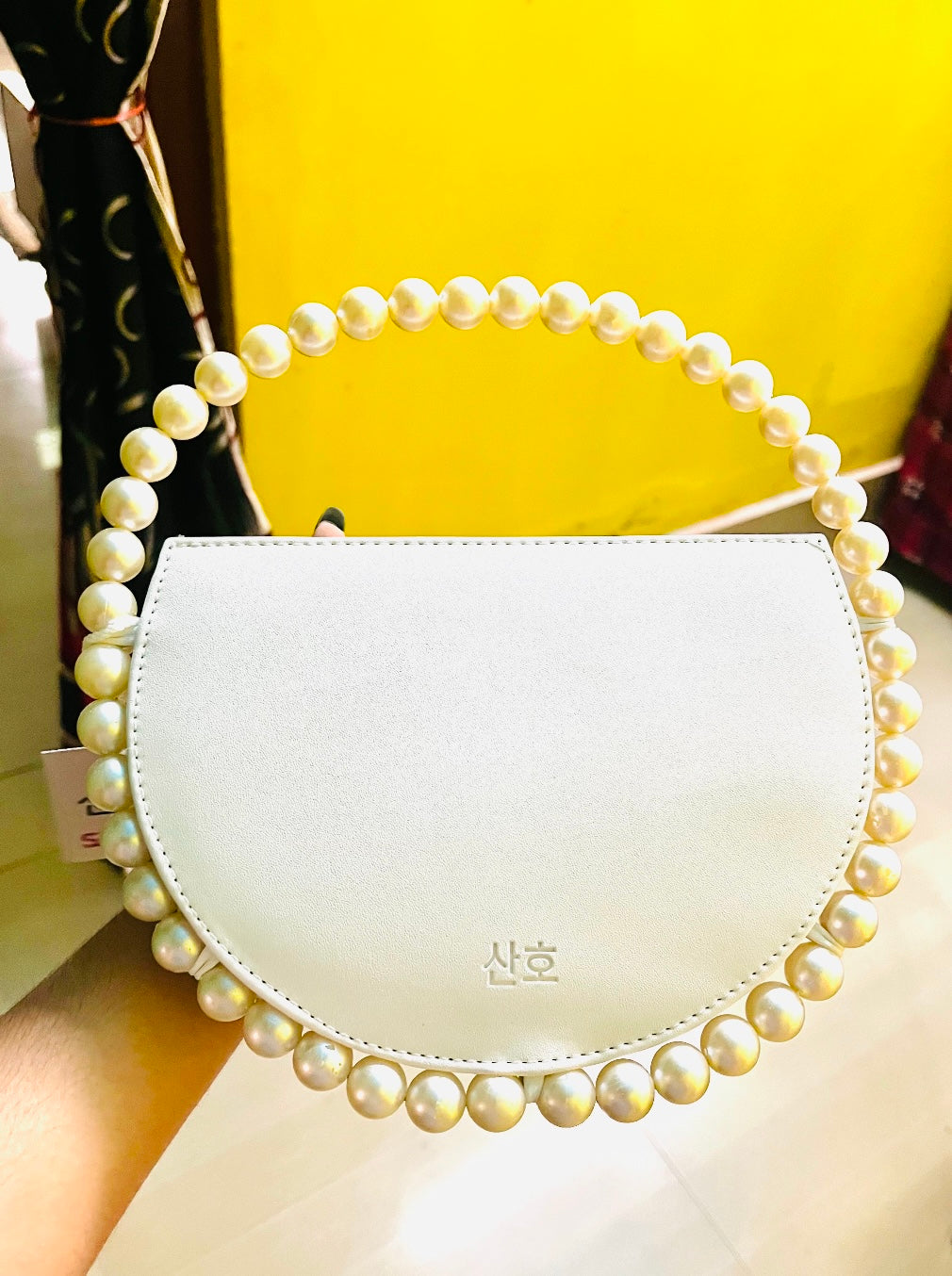 Elegant Halo Handbag with Pearls Detailing