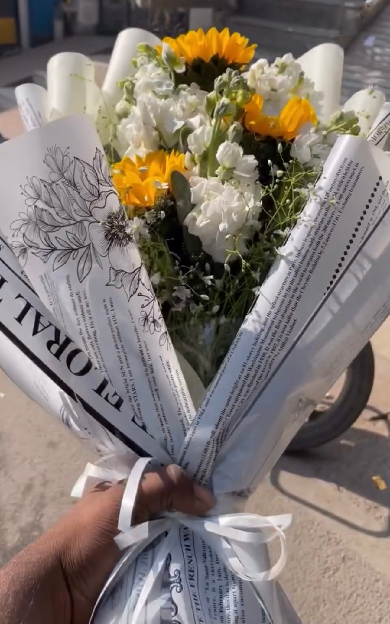 Premium Fresh Flowers Bouquet with Korean Sheets (Only deliverable in Delhi/NCR)
