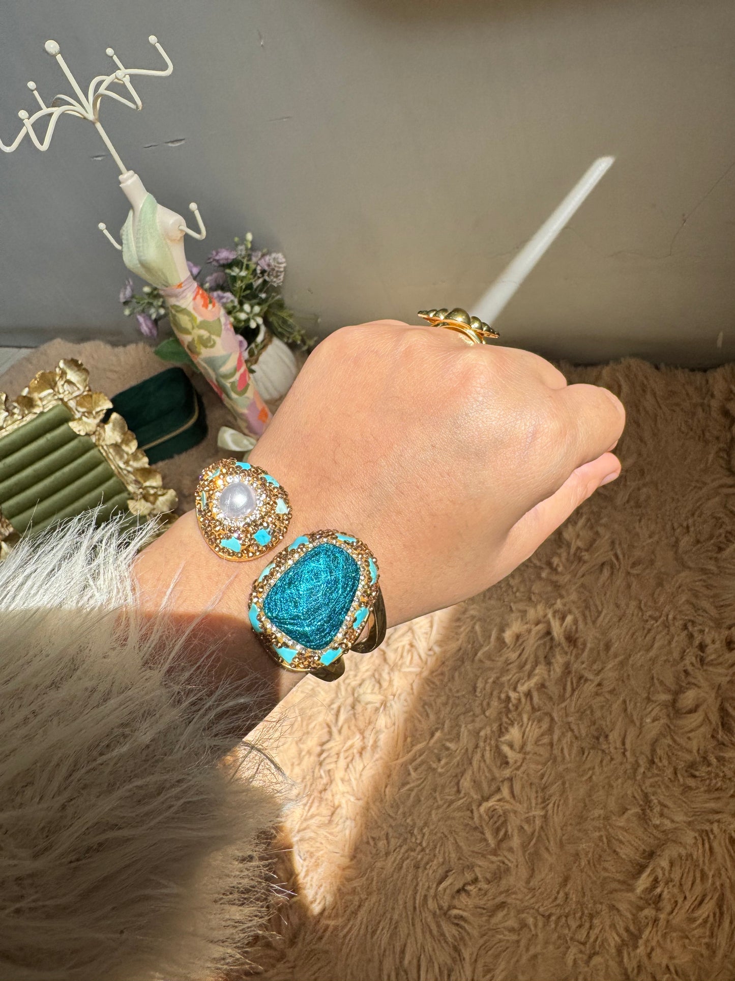 Luxe Anti Tarnish Gold Plated Adjustable Amethyst Geode Crystal Stones Bracelet