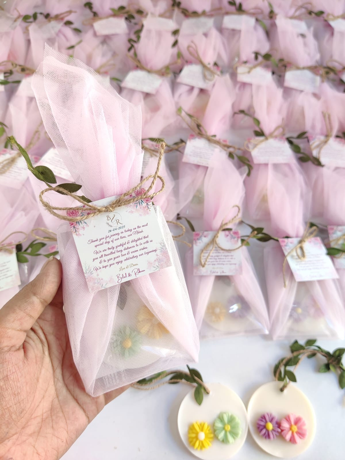 Daisy Candles Return Favours with Net Packaging & Personalised Tags