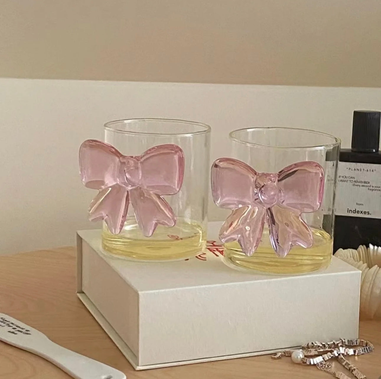 Exquisite Pink Bow Glass